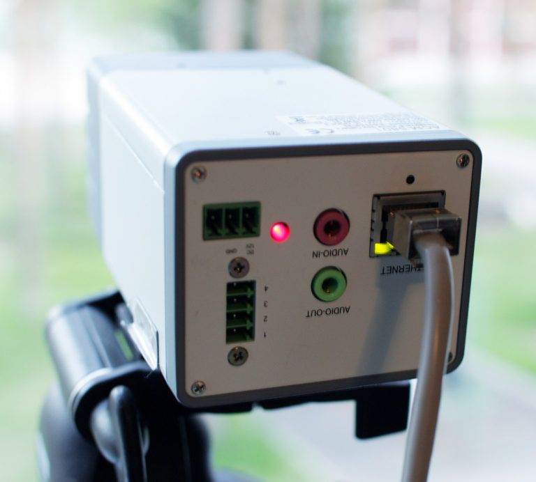 Guide on Choosing Between Analogue and IP Cameras Casa Security